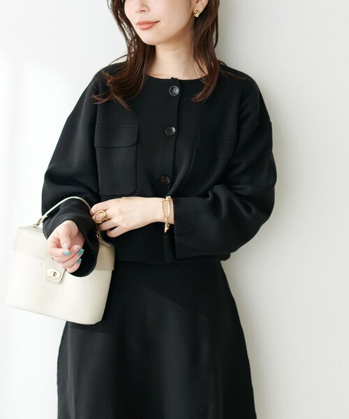 natural couture(ナチュラルクチュール)の「ポケ付きノーカラーニットジャケット(ノーカラージャケット・レディース・オフホワイト/ベージュ/イエロー/ブラック・FREE)」の1枚目の写真