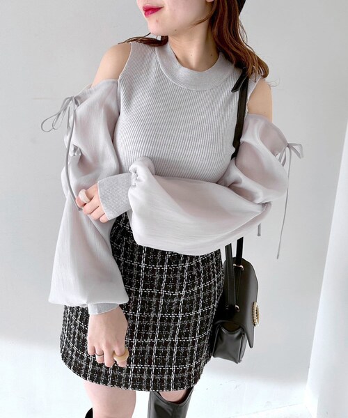 OLIVE des OLIVE（オリーブデオリーブ）の「袖異素材くしゅっとりリボンニット（ニット/セーター・レディース・オフホワイト/ベージュ/ミント/ライトグレー・FREE）」の2枚目の写真