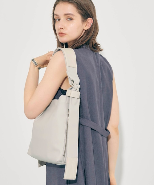 PUBLIC TOKYO（パブリックトウキョウ）の「yrz ポリカーボネートタスキBAG S（ハンドバッグ・レディース・WHT/BLK/BGE/TAN・FREE）」の2枚目の写真