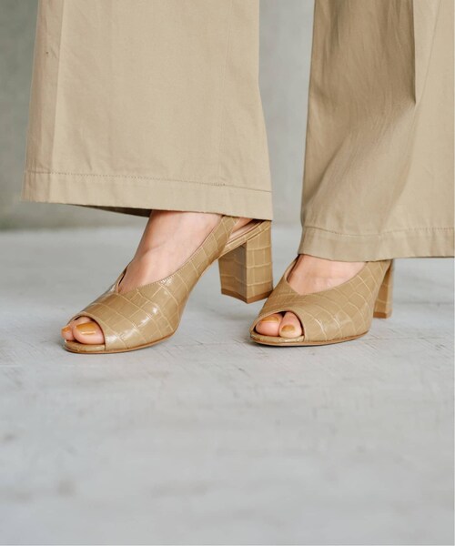IENA（イエナ）の「《予約》BACK STRAP HEEL（シューズ・ベージュ/(027)/35.5/在庫なし/36/在庫あり/37/38）」の2枚目の写真