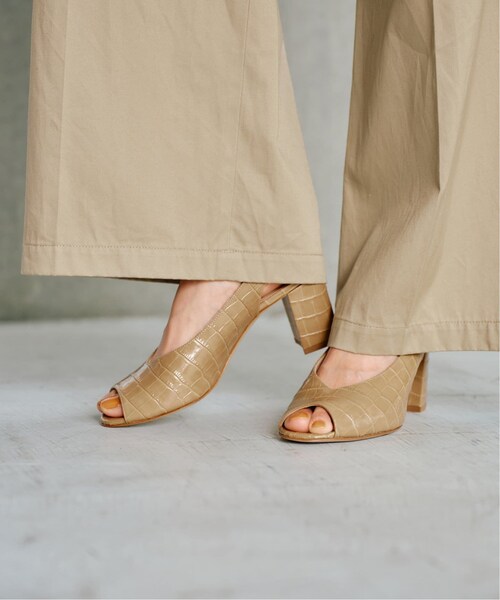 IENA（イエナ）の「《予約》BACK STRAP HEEL（シューズ・ベージュ/(027)/35.5/在庫なし/36/在庫あり/37/38）」の3枚目の写真