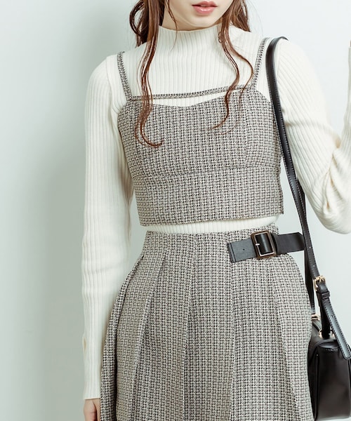 OLIVE des OLIVE（オリーブデオリーブ）の「【セットアップ対応】コンパクトストラップビスチェ（キャミソール・レディース・ベージュ/ネイビー/ブラック・FREE）」の2枚目の写真