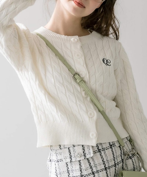 OLIVE des OLIVE(オリーブデオリーブ)の「刺繍入りケーブルカーディガン(カーディガン/ボレロ・レディース・オフホワイト/ナチュラル/ネイビー・FREE)」の2枚目の写真