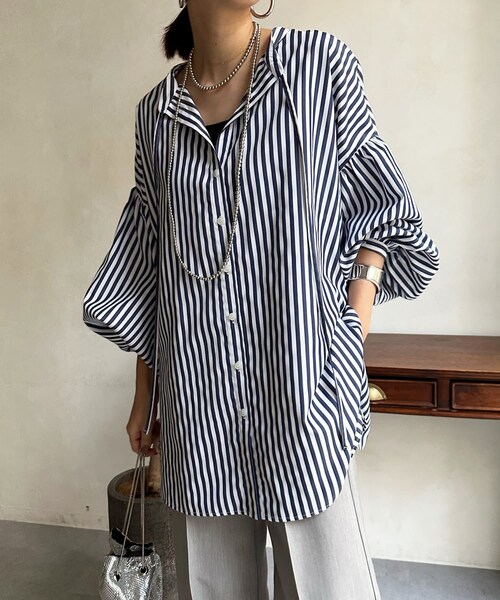 DouDou(ドゥドゥ)の「前後2WAYストライプブラウス(シャツ/ブラウス・レディース・ネイビー/バイオレット・F)」の1枚目の写真