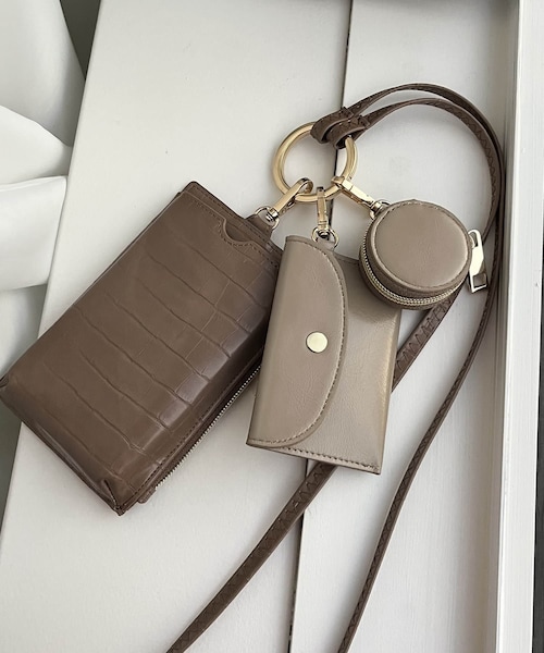 CAPRICIEUX LE'MAGE（カプリシューレマージュ）の「【リバイバルアイテム】多機能スマホショルダー（トートバッグ・アイボリー/グレージュ/ブラック・F）」の2枚目の写真