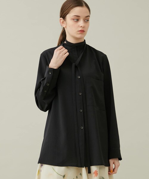 AKIRANAKA(アキラナカ)の「Wilma tie collar shirt BK(シャツ/ブラウス・レディース・BLK・2)」の1枚目の写真