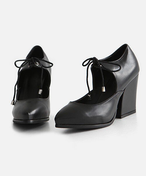 DHOLIC（ディーホリック）の「1024リボンストラップポインテッドトゥヒール（パンプス・レディース・アイボリー/ブラック・230/235/240/245）」の2枚目の写真