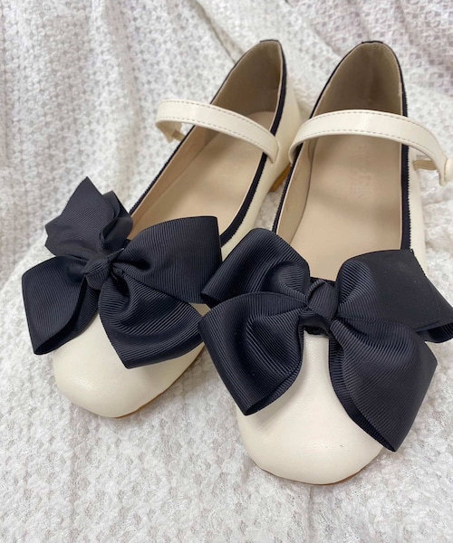 one after another NICE CLAUP(ワンアフターアナザーナイスクラップ)の「ボウタイカンフ-シューズ(その他シューズ・レディース・その他1/アイボリー/ブラック・1/2/3)」の2枚目の写真