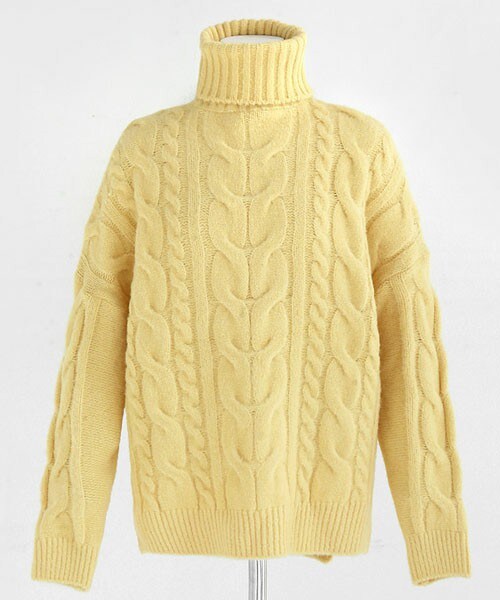 DHOLIC(ディーホリック)の「パステルカラータートルケーブルニット(ニット/セーター・レディース・ココア/イエロー/ディープスカイブルー/ピンク/ライトベージュ・free)」の4枚目の写真