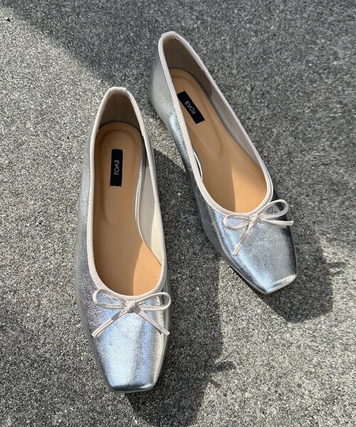 DouDou(ドゥドゥ)の「SS スクエアソフトバレエ(その他シューズ・レディース・シルバー・24.5/23.5/24)」の1枚目の写真
