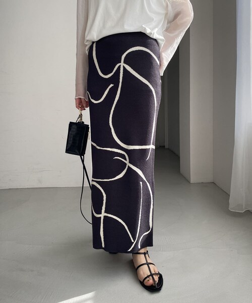 CAPRICIEUX LE'MAGE(カプリシューレマージュ)の「ラインジャガードスカート(スカート・レディース・ベージュ/チャコールグレー・F)」の1枚目の写真