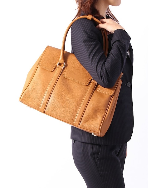 美品★THE SUIT COMPANY ビジネスバッグ トートバッグ THE SUIT COMPANY（ザ・スーツカンパニー）の「シュリンク型押し