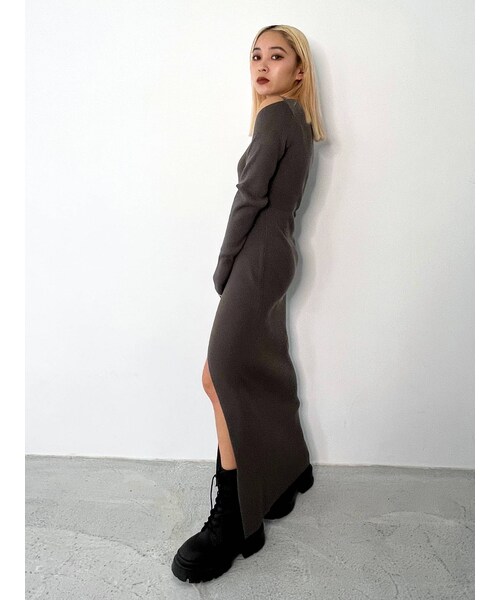 EMODA(エモダ)の「カーブスリットマキシニットワンピース(ワンピース・ベージュ/グレー/ブラック・F)」の11枚目の写真