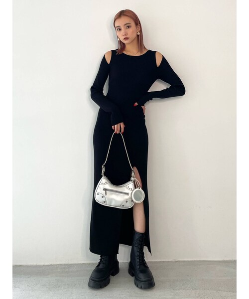 EMODA(エモダ)の「カーブスリットマキシニットワンピース(ワンピース・ベージュ/グレー/ブラック・F)」の2枚目の写真