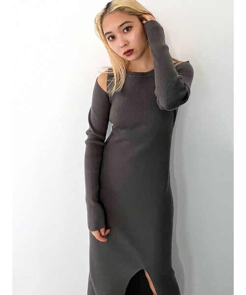 EMODA(エモダ)の「カーブスリットマキシニットワンピース(ワンピース・ベージュ/グレー/ブラック・F)」の12枚目の写真