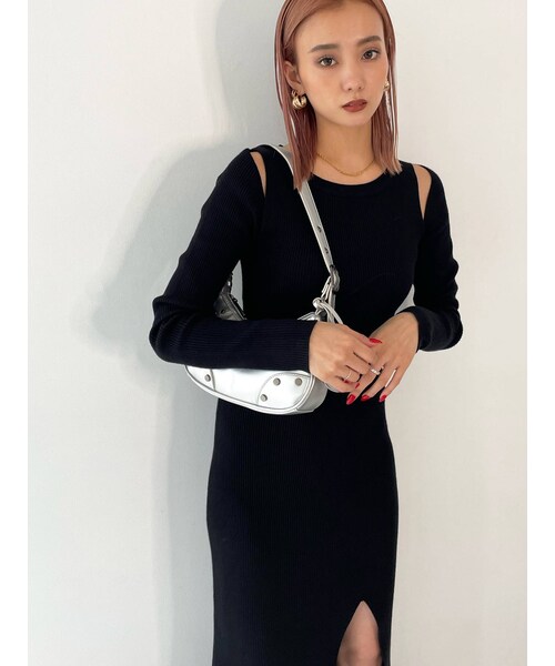 EMODA(エモダ)の「カーブスリットマキシニットワンピース(ワンピース・ベージュ/グレー/ブラック・F)」の5枚目の写真