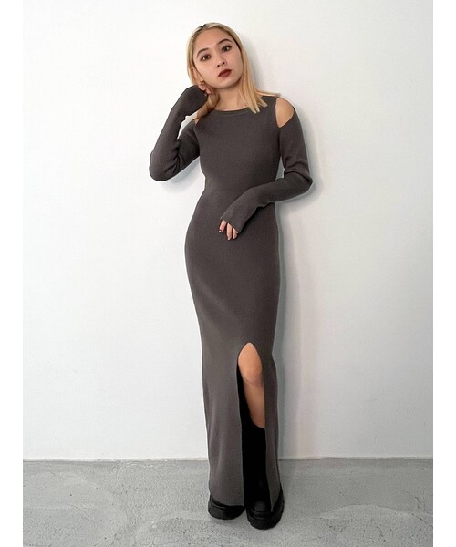 EMODA(エモダ)の「カーブスリットマキシニットワンピース(ワンピース・ベージュ/グレー/ブラック・F)」の10枚目の写真
