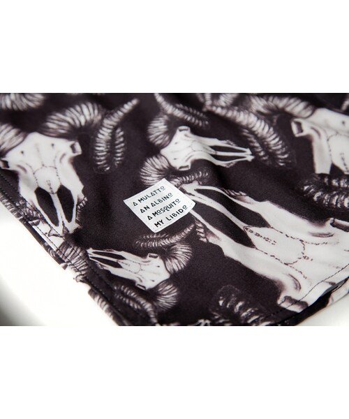 Slightly Numb（スライトリーナム）の「RAMS PHOBIA SHIRT（トップス・Black・01/02/03）」の3枚目の写真