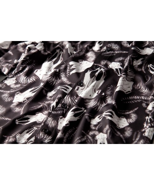 Slightly Numb（スライトリーナム）の「RAMS PHOBIA SHIRT（トップス・Black・01/02/03）」の2枚目の写真