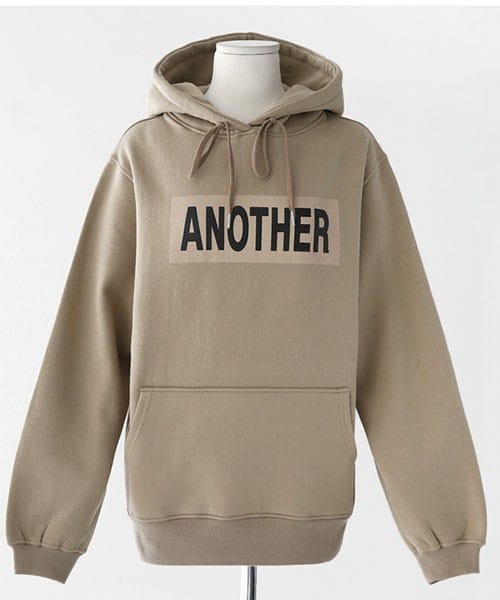 DHOLIC（ディーホリック）の「ANOTHERロゴパーカー（パーカー・レディース・ライトグレー/ベージュ/ネイビー・free）」の2枚目の写真