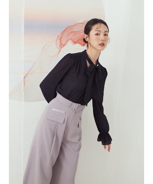 Marjorie（マージョリー）の「落子，復古水玉點點綁結領襯衫（トップス・レディース・深藍/淺綠・S/M）」の5枚目の写真