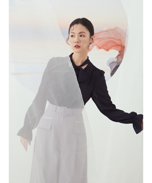 Marjorie（マージョリー）の「落子，復古水玉點點綁結領襯衫（トップス・レディース・深藍/淺綠・S/M）」の3枚目の写真