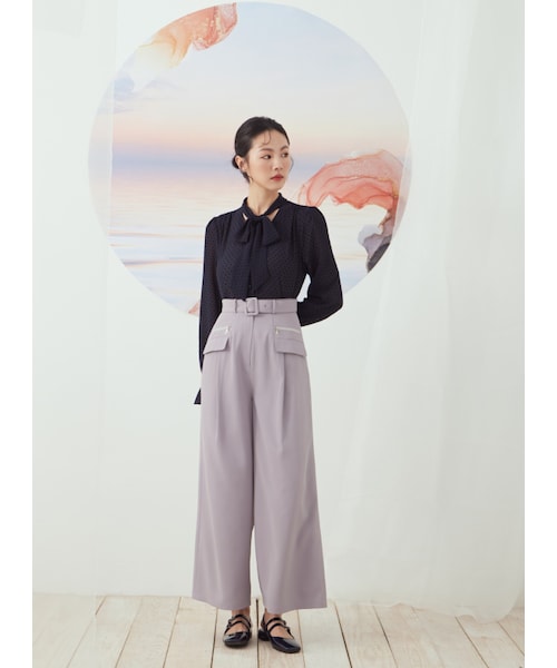 Marjorie（マージョリー）の「落子，復古水玉點點綁結領襯衫（トップス・レディース・深藍/淺綠・S/M）」の2枚目の写真