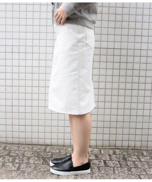 ADAM ET ROPE'（アダムエロペ）の「【15SS 先行予約】リジット5ポケットデニムスカート【春の新作】（スカート・レディース・ホワイト/ネイビー・36/38）」の6枚目の写真