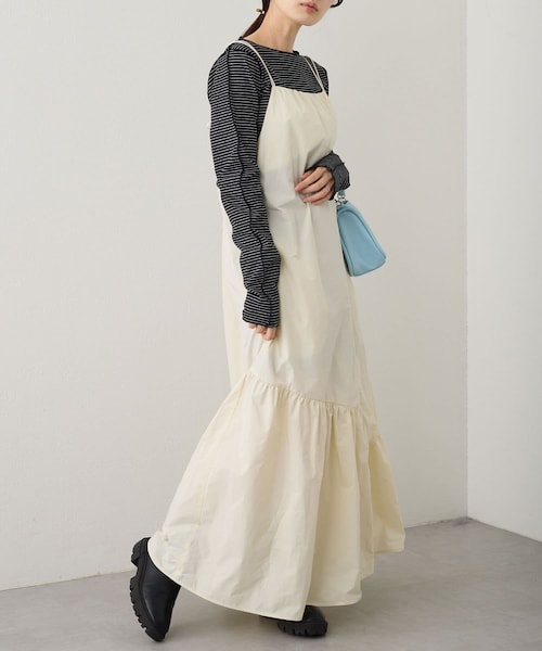 Kastane（カスタネ）の「【1/13(金)12:00発売】ボリュームティアードキャミドレス（ワンピース・レディース・アイボリー/ブラック・F）」の2枚目の写真