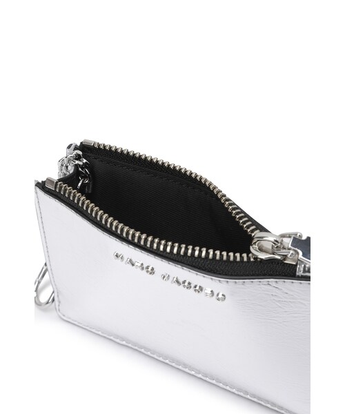 MARC JACOBS（マークジェイコブス）の「Metallic Daily Top Zip Wristlet_Silver (S106M06RE22-040)（その他・SILVER・XXX）」の4枚目の写真
