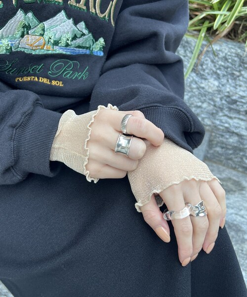 DISCOAT（ディスコート）の「ラメチュールアームカバー（手袋・ホワイト/ベージュ/ブラック・FREE）」の2枚目の写真