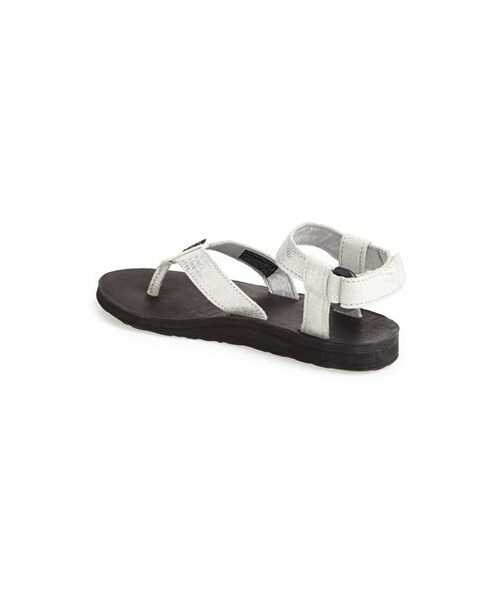 Teva（テバ）の「Teva 'Original' Leather Sandal (Women)（サンダル・レディース・Black/Silver・8 M/7 M/10 M/6 M/11 M/5 M/9 M）」の3枚目の写真