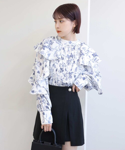 one after another NICE CLAUP(ワンアフターアナザーナイスクラップ)の「前後2way/ボウタイフリルブラウス(シャツ/ブラウス・レディース・アイボリー/イエロー系その他/ブルー系その他/ブラック・0)」の2枚目の写真