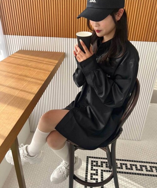 one after another NICE CLAUP（ワンアフターアナザーナイスクラップ）の「【LIMMSE】ワンポイント刺しゅうシャツ（シャツ/ブラウス・レディース・オフホワイト/ピンク/ブラック/サックスブルー・0）」の3枚目の写真