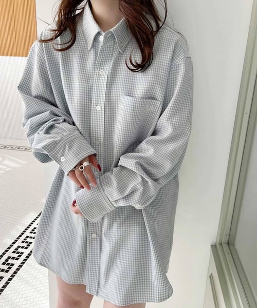 one after another NICE CLAUP（ワンアフターアナザーナイスクラップ）の「【LIMMSE】ワンポイント刺しゅうシャツ（シャツ/ブラウス・レディース・オフホワイト/ピンク/ブラック/サックスブルー・0）」の2枚目の写真