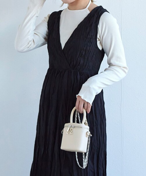 w closet（ダブルクローゼット）の「★先行予約★【2WAY】スクエアスモールショルダーバッグ【2月中旬入荷】（バッグ・レディース・オフホワイト/イエロー/ブラック・FREE）」の8枚目の写真