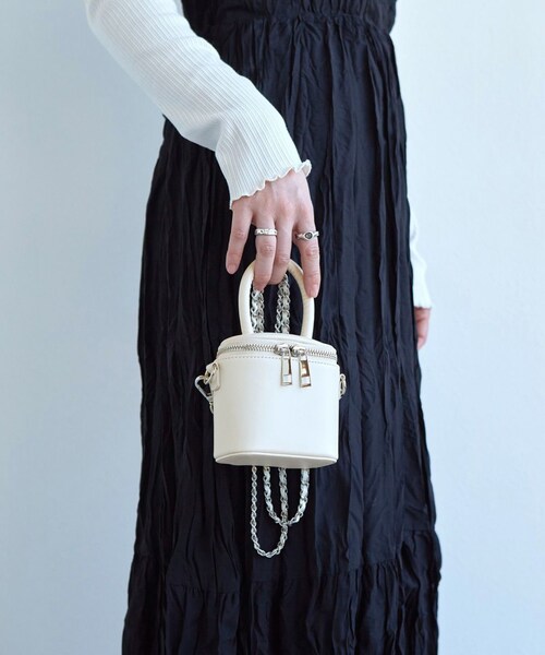 w closet（ダブルクローゼット）の「★先行予約★【2WAY】スクエアスモールショルダーバッグ【2月中旬入荷】（バッグ・レディース・オフホワイト/イエロー/ブラック・FREE）」の9枚目の写真