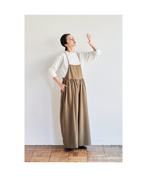 avecmoi（アヴェクモワ）の「アヴェクモワ キャミサロペット〈ブラウン〉（レディースファッション > ボトムス > サロペット・オーバーオール・レディース・ブラウン・（わたり幅54.5/また下丈54cm）/（わたり幅56/また下丈54cm）/（わたり幅53/また下丈54cm）/（わたり幅51.5/また下丈54cm））」の4枚目の写真