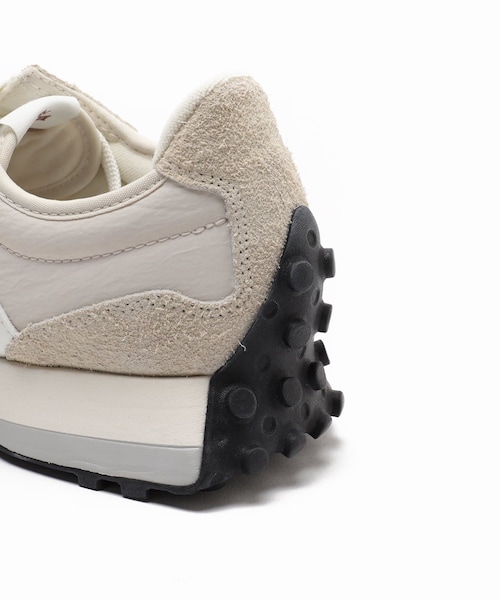 SLOBE IENA（スローブイエナ）の「《予約》【NEW BALANCE / ニューバランス】 327（その他・ベージュ/22.5/23/23.5/24/24.5）」の10枚目の写真