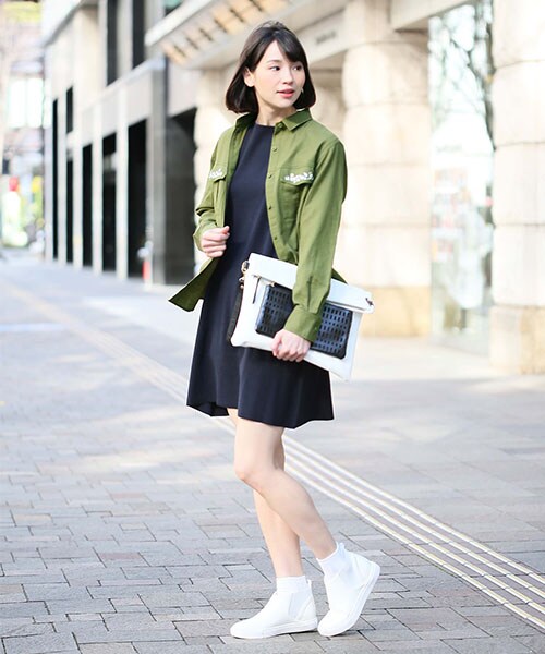 LEPSIM（レプシィム）の「【WEB先行予約】ワークビジューツキシャツ（トップス・レディース・カモフラ/カーキ・Ｍ/Ｌ）」の6枚目の写真