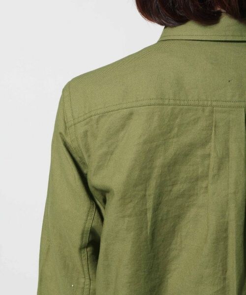 LEPSIM（レプシィム）の「【WEB先行予約】ワークビジューツキシャツ（トップス・レディース・カモフラ/カーキ・Ｍ/Ｌ）」の18枚目の写真