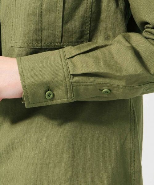 LEPSIM（レプシィム）の「【WEB先行予約】ワークビジューツキシャツ（トップス・レディース・カモフラ/カーキ・Ｍ/Ｌ）」の16枚目の写真