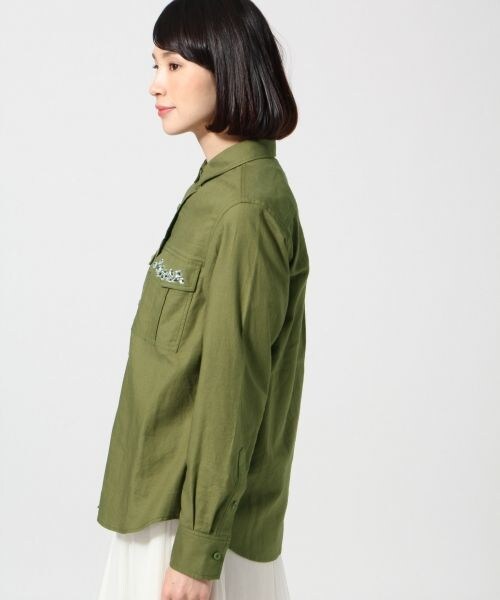 LEPSIM（レプシィム）の「【WEB先行予約】ワークビジューツキシャツ（トップス・レディース・カモフラ/カーキ・Ｍ/Ｌ）」の9枚目の写真