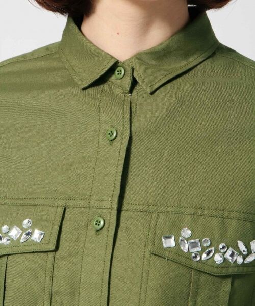 LEPSIM（レプシィム）の「【WEB先行予約】ワークビジューツキシャツ（トップス・レディース・カモフラ/カーキ・Ｍ/Ｌ）」の11枚目の写真