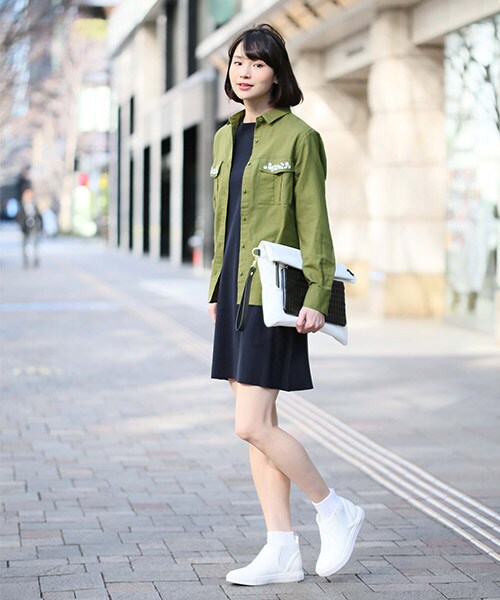 LEPSIM（レプシィム）の「【WEB先行予約】ワークビジューツキシャツ（トップス・レディース・カモフラ/カーキ・Ｍ/Ｌ）」の3枚目の写真