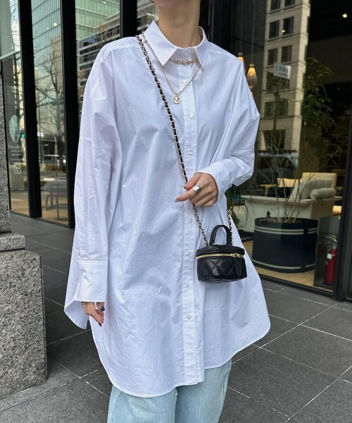 DouDou（ドゥドゥ）の「ビッグシャツ（シャツ/ブラウス・レディース・ホワイト/ブルー・F）」の2枚目の写真