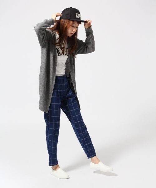 LOWRYS FARM(ローリーズファーム)の「コウシチェックテーパードパンツ(パンツ・レディース・オフ×チェック/ブルー×チェック/ネイビー×チェック・F)」の10枚目の写真