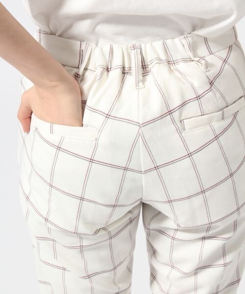 LOWRYS FARM(ローリーズファーム)の「コウシチェックテーパードパンツ(パンツ・レディース・オフ×チェック/ブルー×チェック/ネイビー×チェック・F)」の9枚目の写真