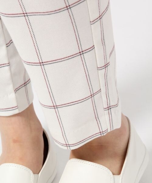 LOWRYS FARM(ローリーズファーム)の「コウシチェックテーパードパンツ(パンツ・レディース・オフ×チェック/ブルー×チェック/ネイビー×チェック・F)」の8枚目の写真