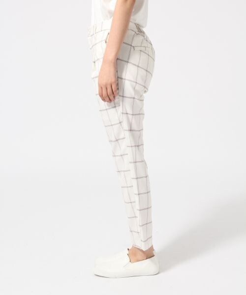 LOWRYS FARM(ローリーズファーム)の「コウシチェックテーパードパンツ(パンツ・レディース・オフ×チェック/ブルー×チェック/ネイビー×チェック・F)」の4枚目の写真